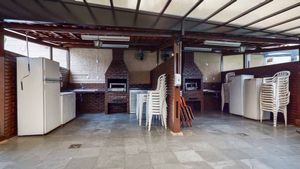 Image 15 - 881658